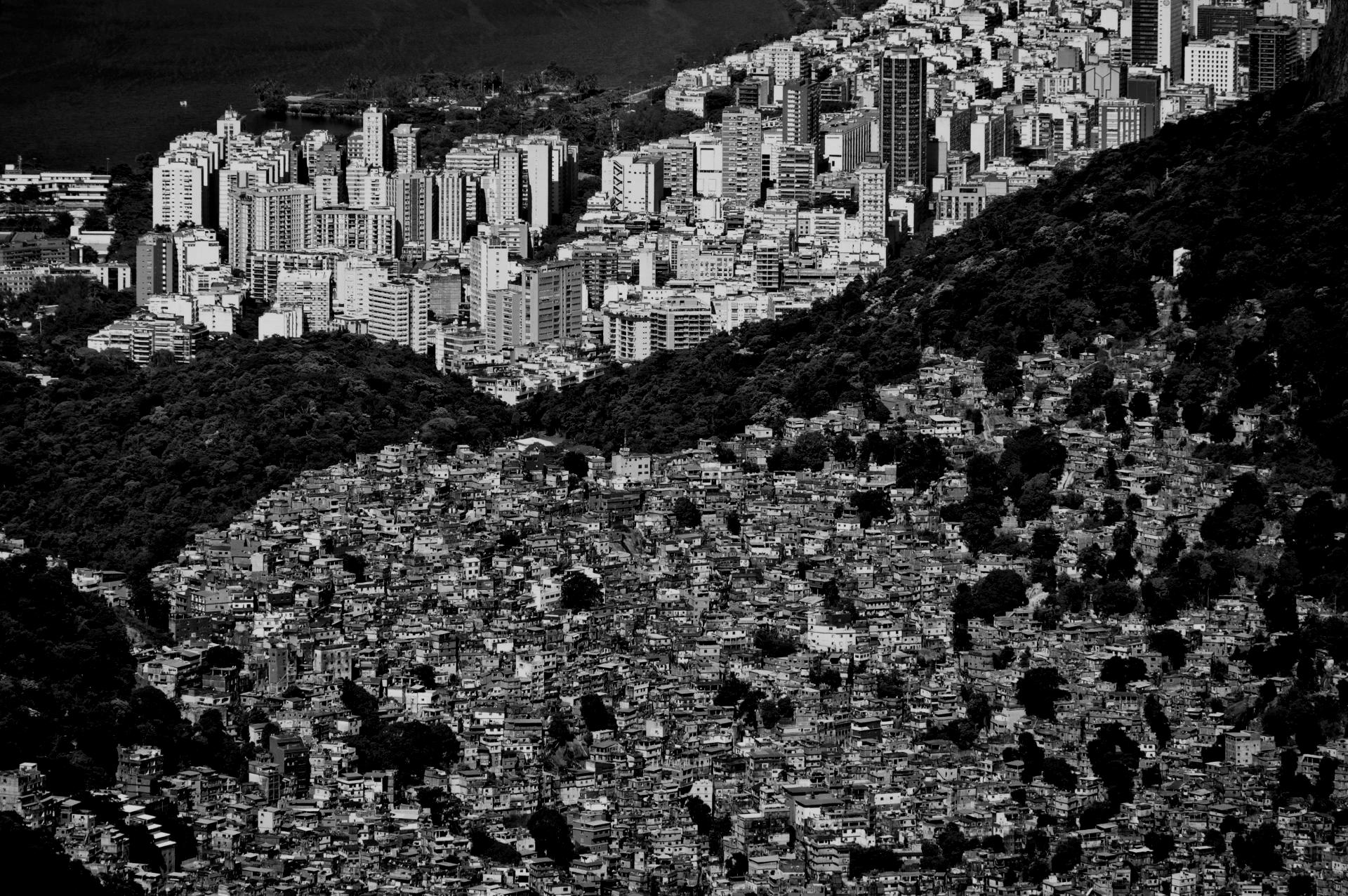 Riqueza de seis bilionários equivale à de metade dos brasileiros, diz estudo
