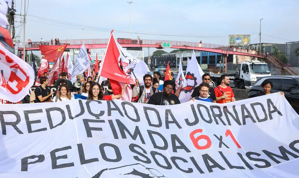 A hora da redução da jornada no Brasil