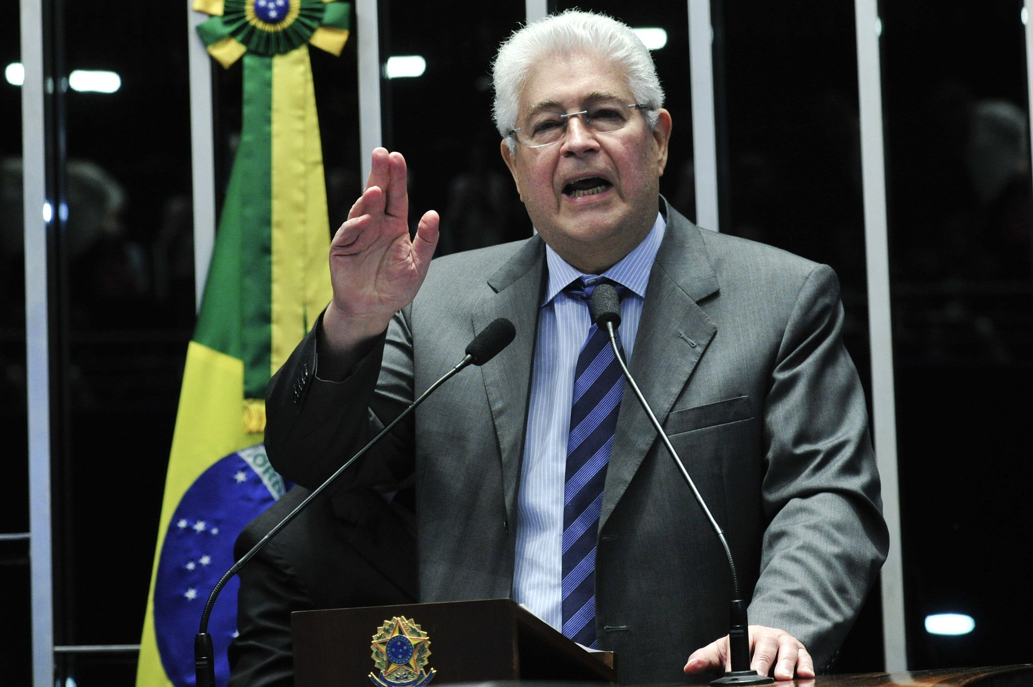 "Lava Jato, trair a Pátria não é crime? Vender o país não é corrupção?"