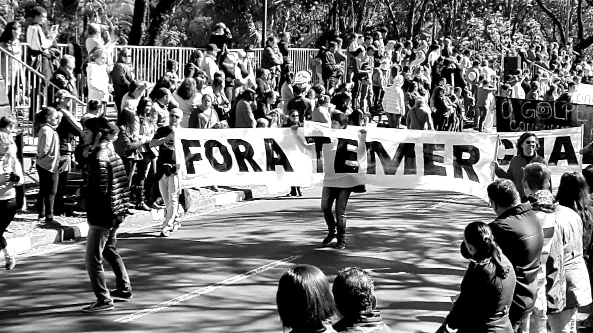 Em terra de cego quem tem um olho é petralha?