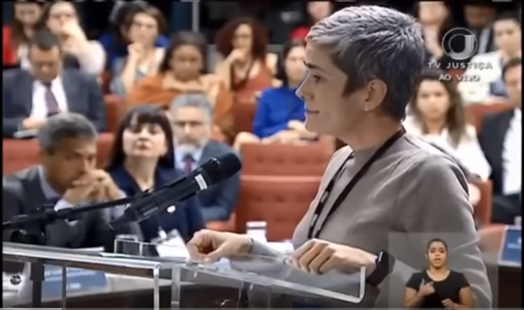 Durante audiência no STF, pesquisadora Débora Diniz lembra o caso de Ingriane Barbosa