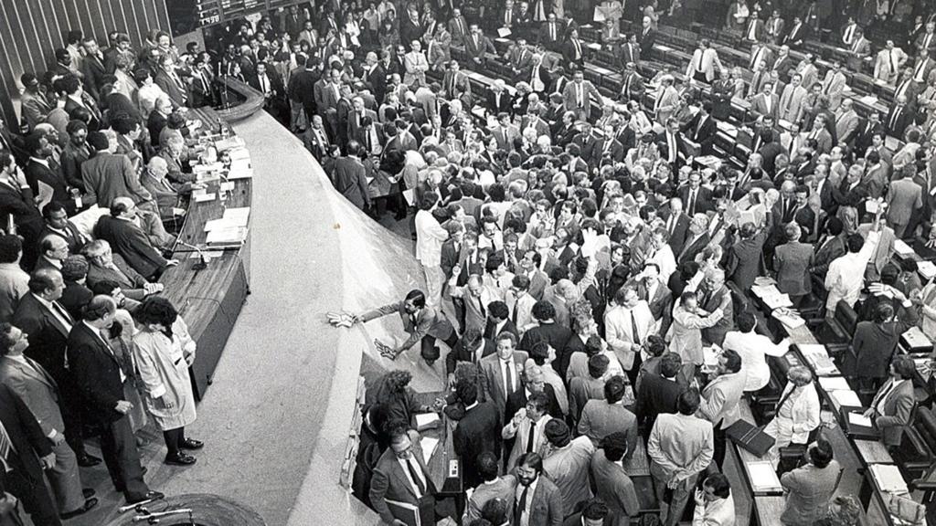 Constituição sem povo e o medo da democracia
