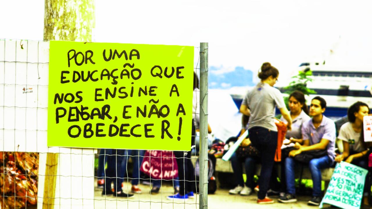 Escola sem escola?