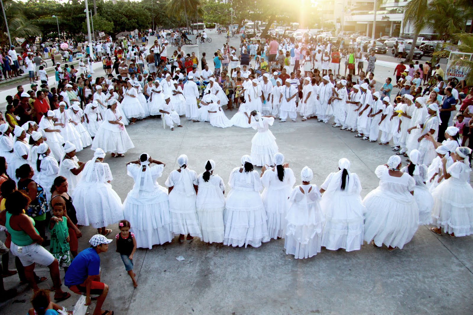 Por que o racismo religioso tem terreno fértil para prosperar no país