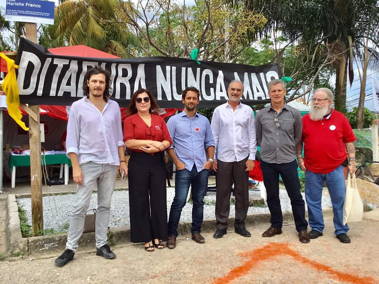 Integrantes do Transforma MP: Ditadura nunca mais!