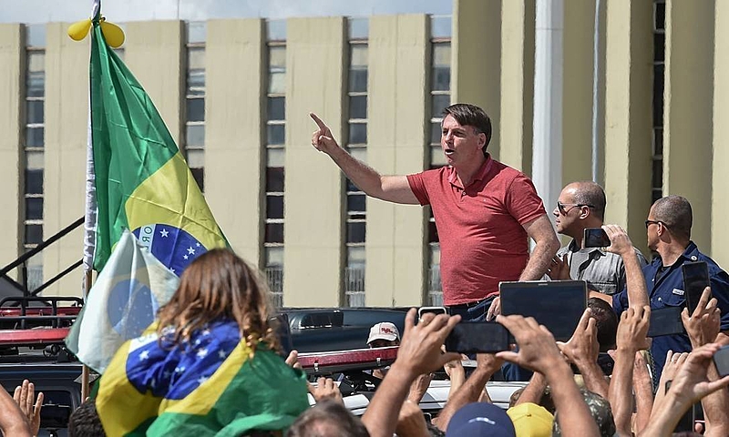 MPF não vai parar Bolsonaro; "Isso é tarefa da sociedade", diz cientista político