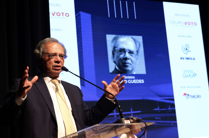 Fattorelli: Enquanto você está distraído, banqueiros aproveitam pandemia para dar duplo golpe financeiro