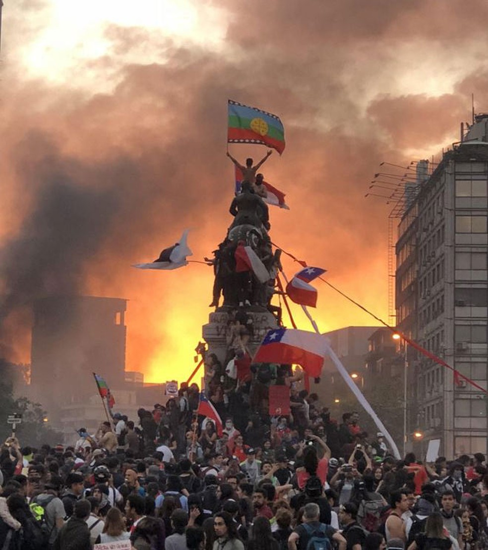 Chile vive choque singular de herança autoritária e perspectiva democratizante
