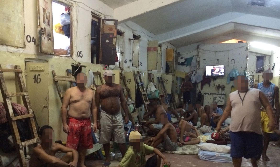 TRÁFICO PRIVILEGIADO: REINCIDÊNCIA E POLÍTICA CRIMINAL