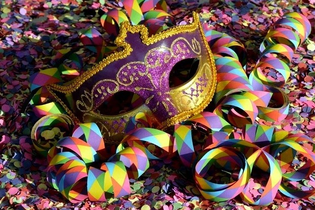 Carnaval em carne. Viva. A luta entre a purpurina e o sangue