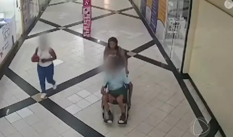 Tio Paulo e o espelho quebrado